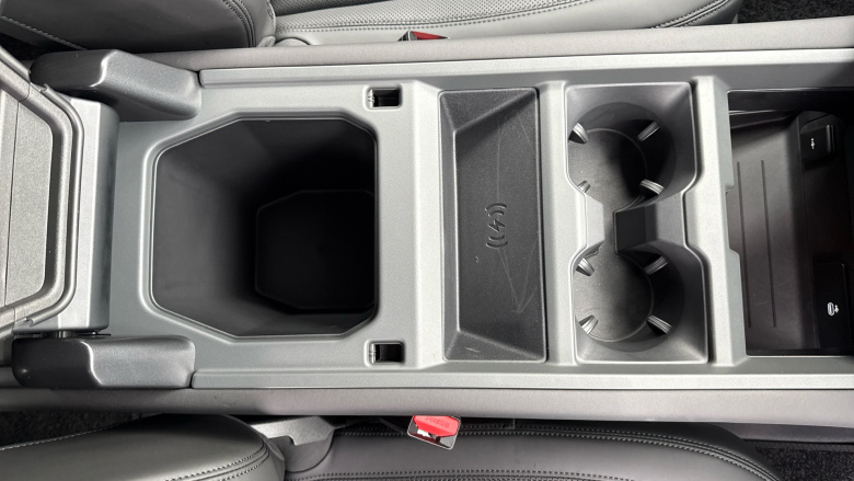 Land Rover Defender 3.0 D250 X-Dynamic SE 90 3dr Auto Diesel Estate